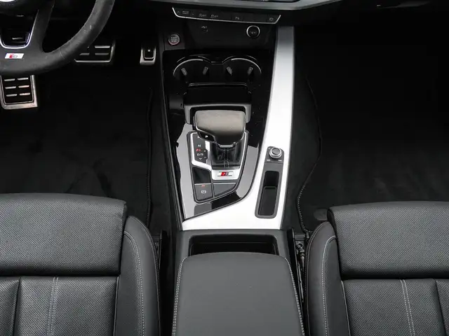 Audi S4 view 14