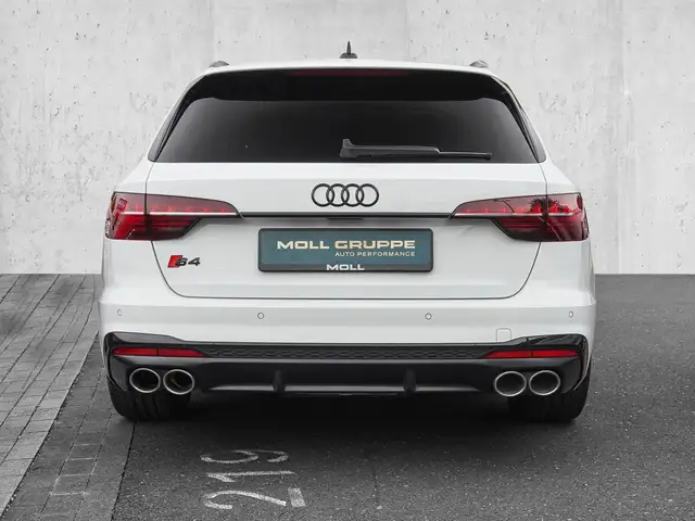 Audi S4 view 6