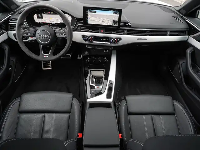 Audi S4 view 11
