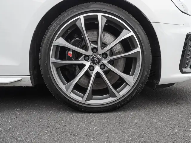 Audi S4 view 7