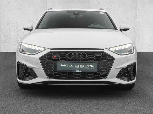 Audi S4 view 3