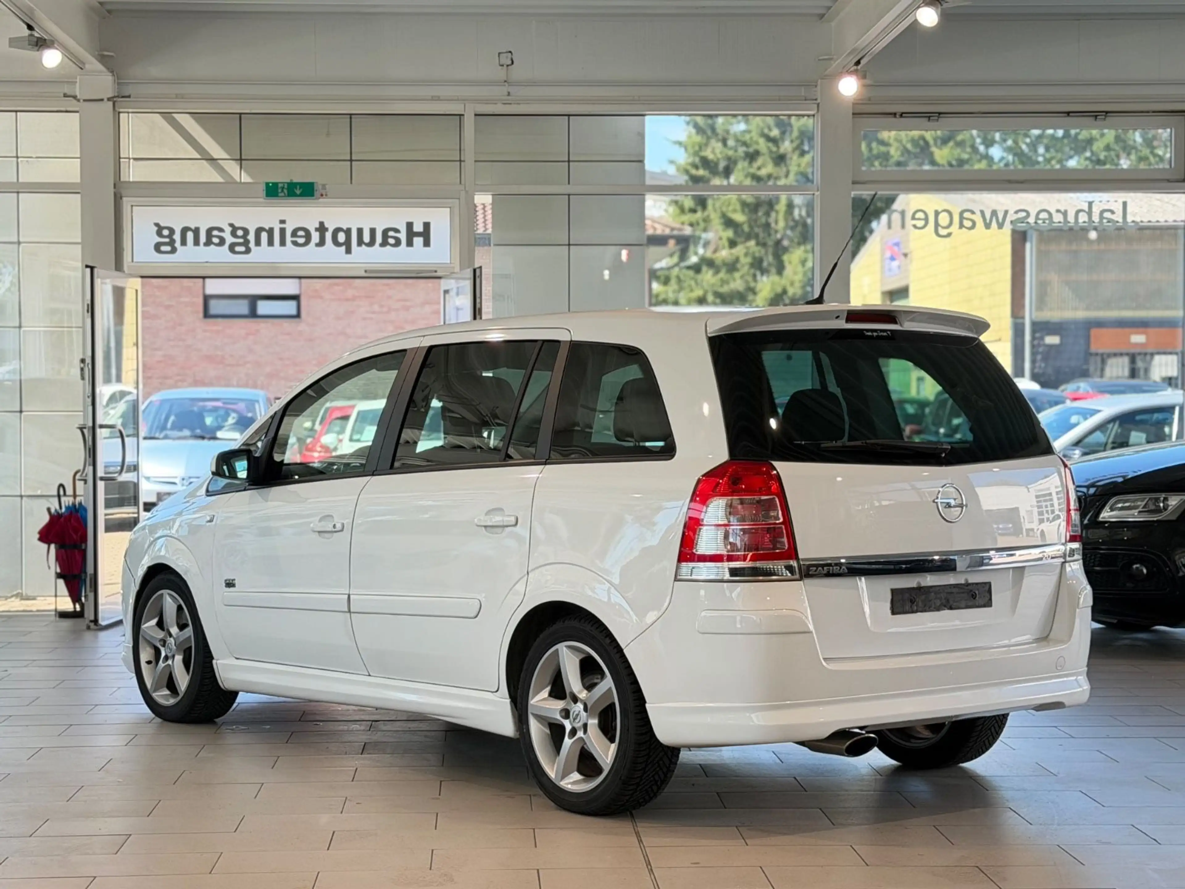 Opel Zafira B Sport*KLIMAAUT.*NAVI*7.SITZ*OPC*200PS* — photo 4