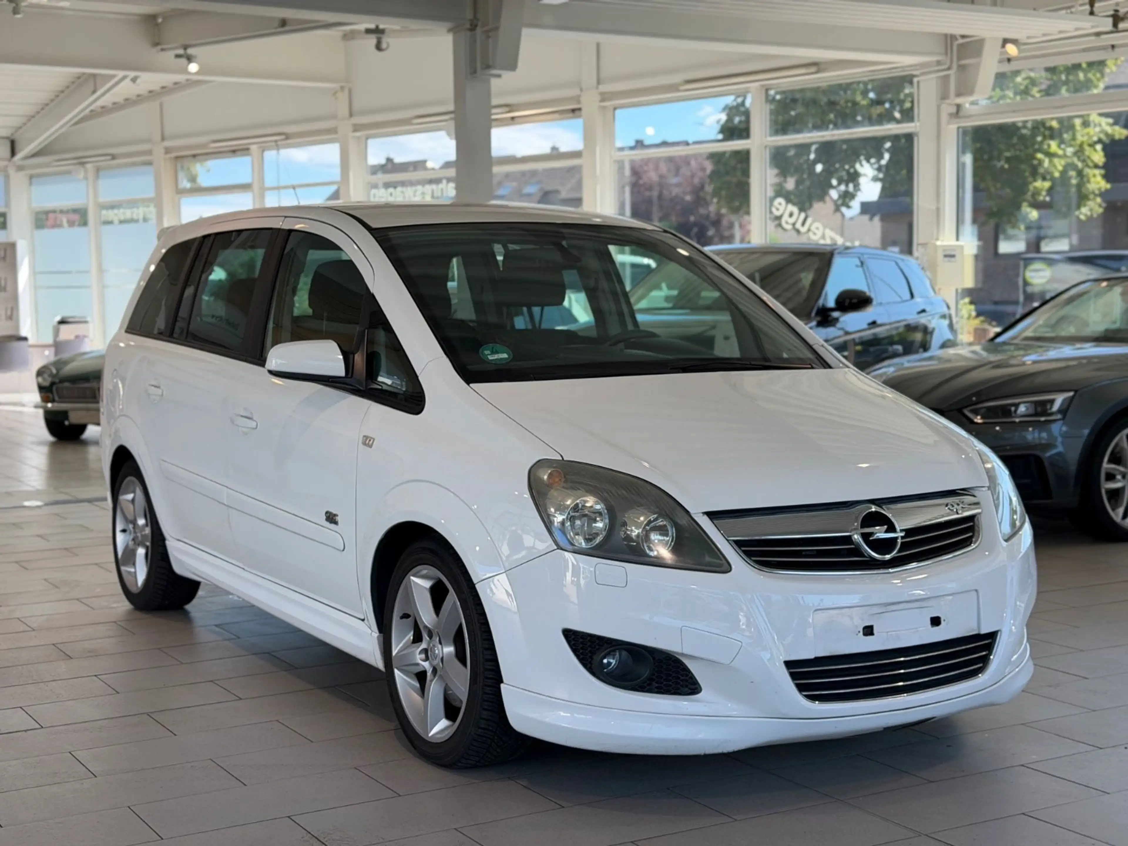 Opel Zafira B Sport*KLIMAAUT.*NAVI*7.SITZ*OPC*200PS* — photo 7