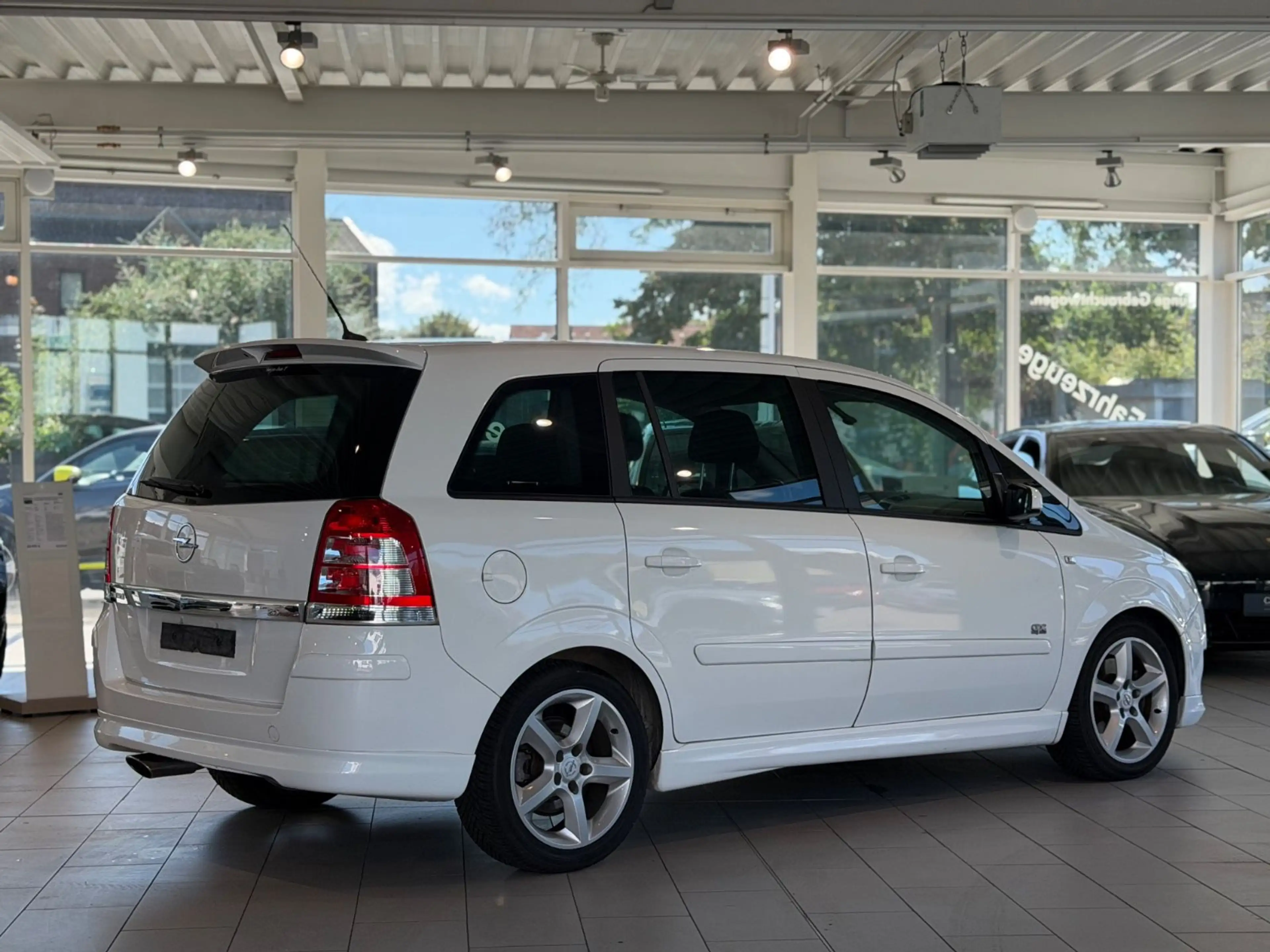 Opel Zafira B Sport*KLIMAAUT.*NAVI*7.SITZ*OPC*200PS* — photo 5