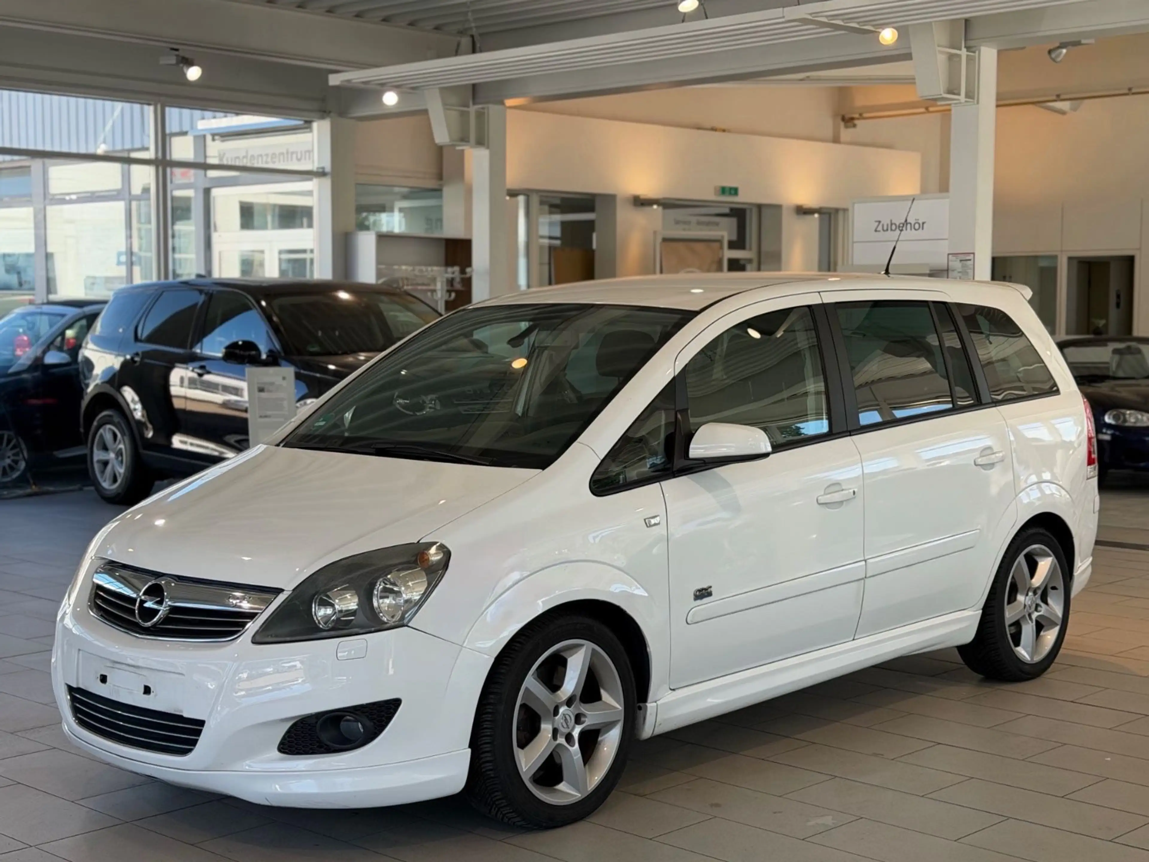 Opel Zafira B Sport*KLIMAAUT.*NAVI*7.SITZ*OPC*200PS* — photo 2