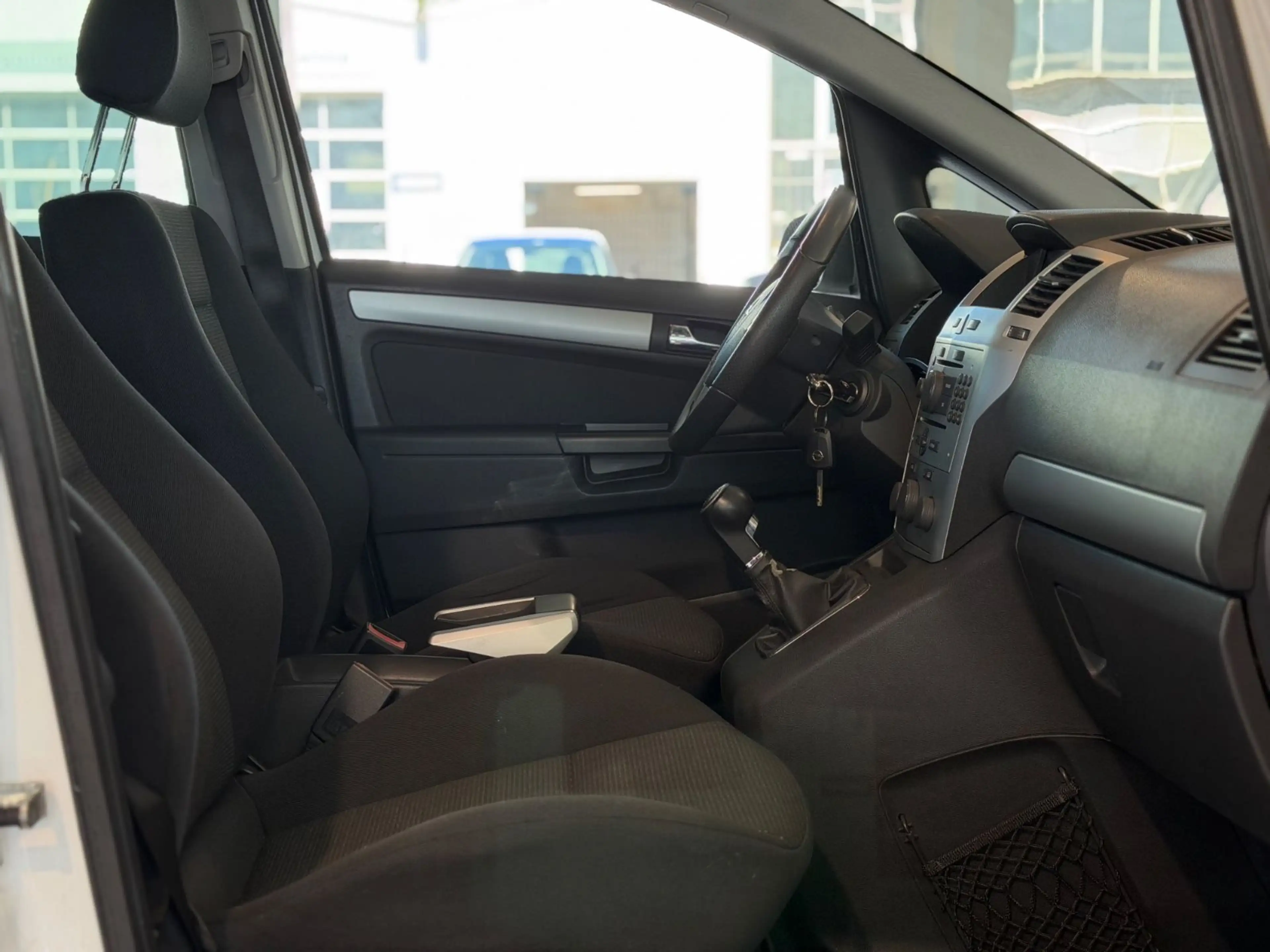 Opel Zafira B Sport*KLIMAAUT.*NAVI*7.SITZ*OPC*200PS* — photo 13