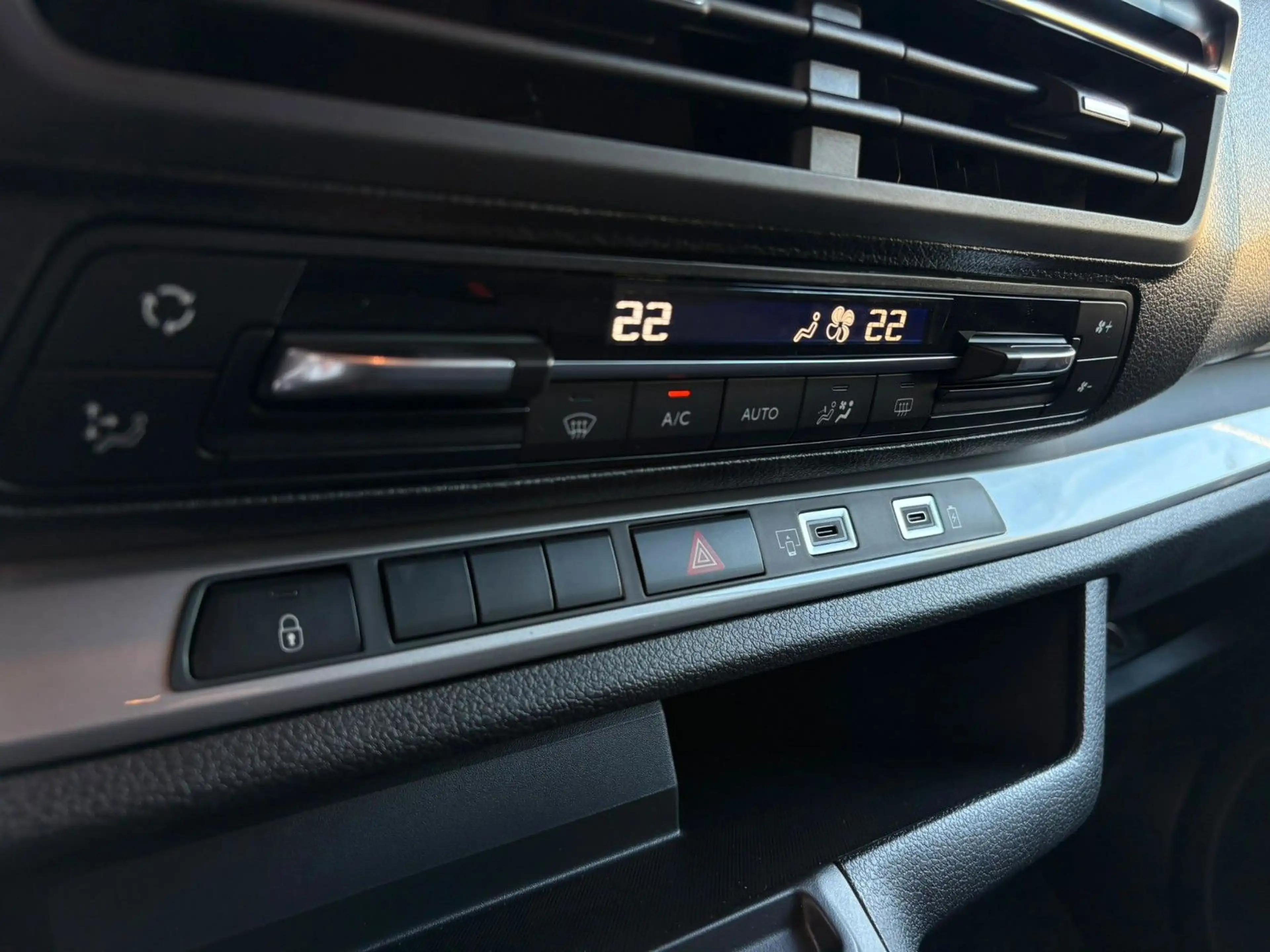 Opel Zafira Life 2.2 Business Edition XL LED TEMPOMAT — photo 15