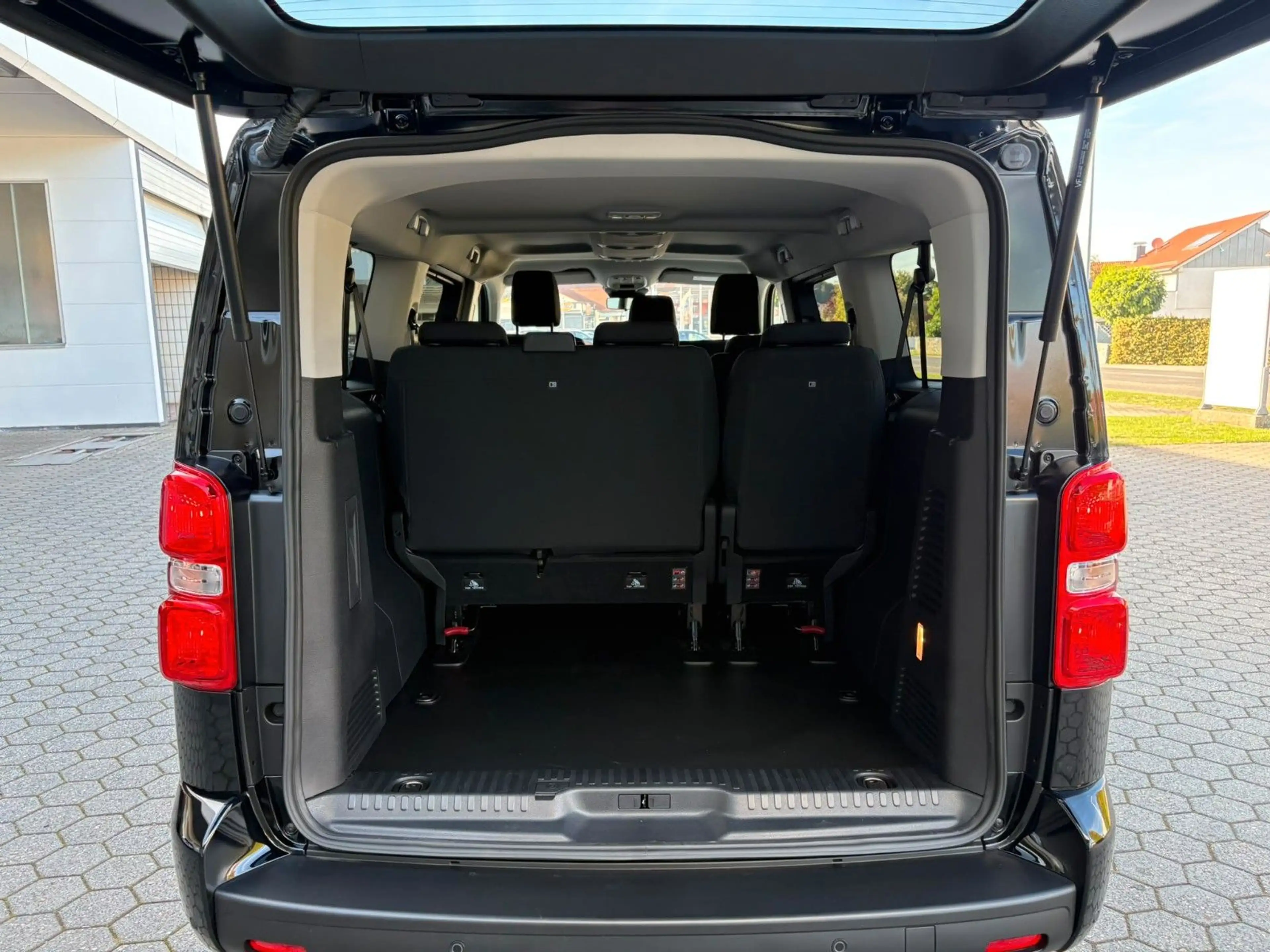 Opel Zafira Life 2.2 Business Edition XL LED TEMPOMAT — photo 14