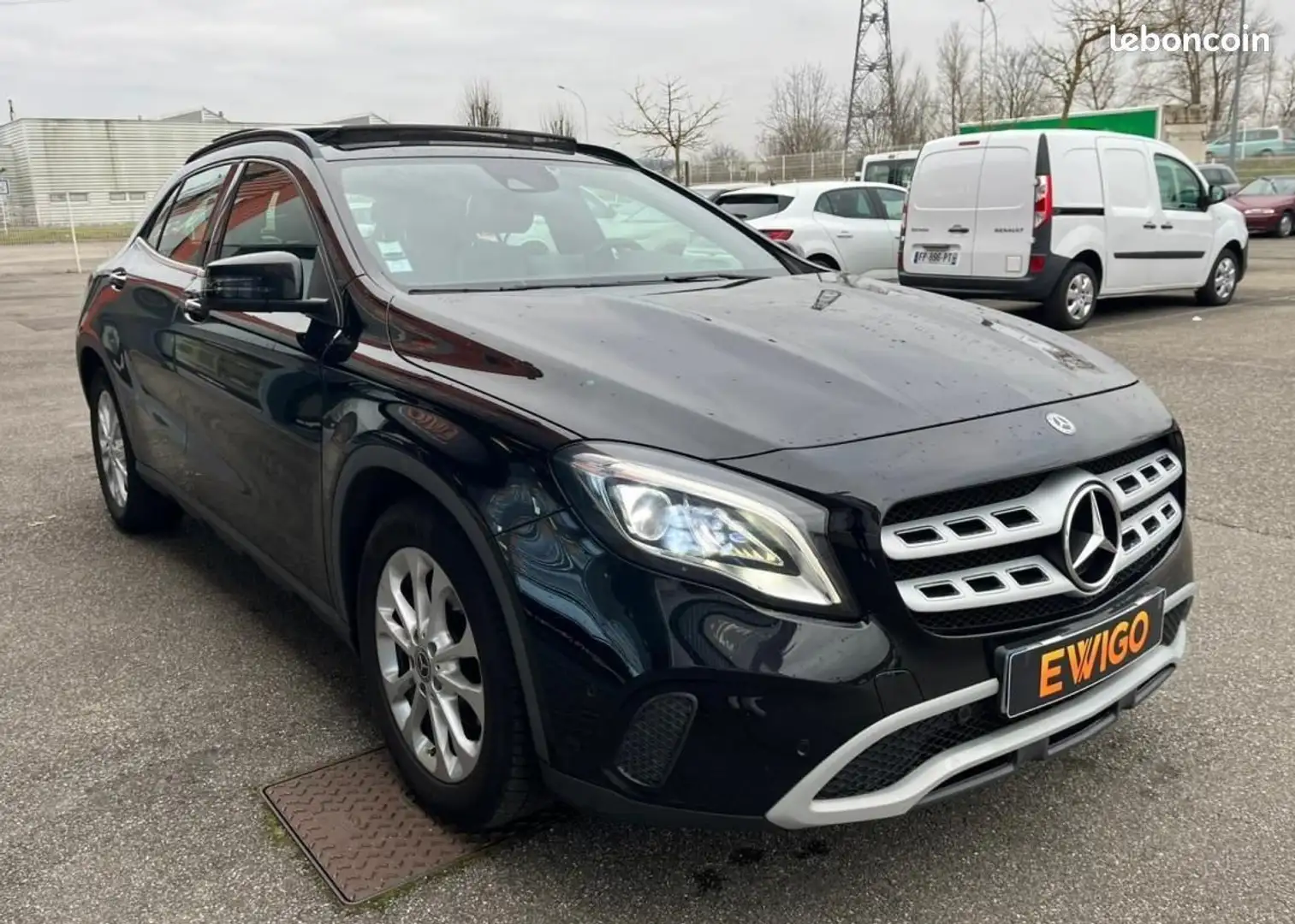 Mercedes-Benz GLA 200 Classe Mercedes 2.2 200 CDI 135ch INTUITION ENTRET Schwarz - 1