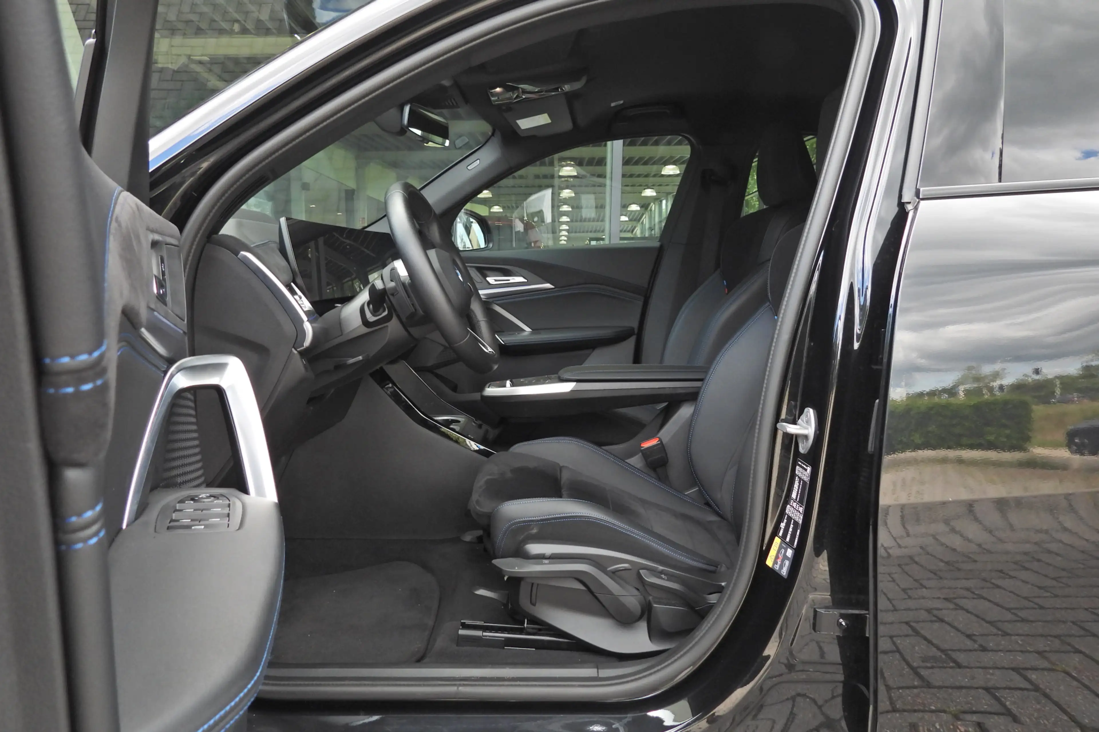 BMW iX2 xDrive30 M Sport / Comfort Access / Sportstoelen / — photo 14