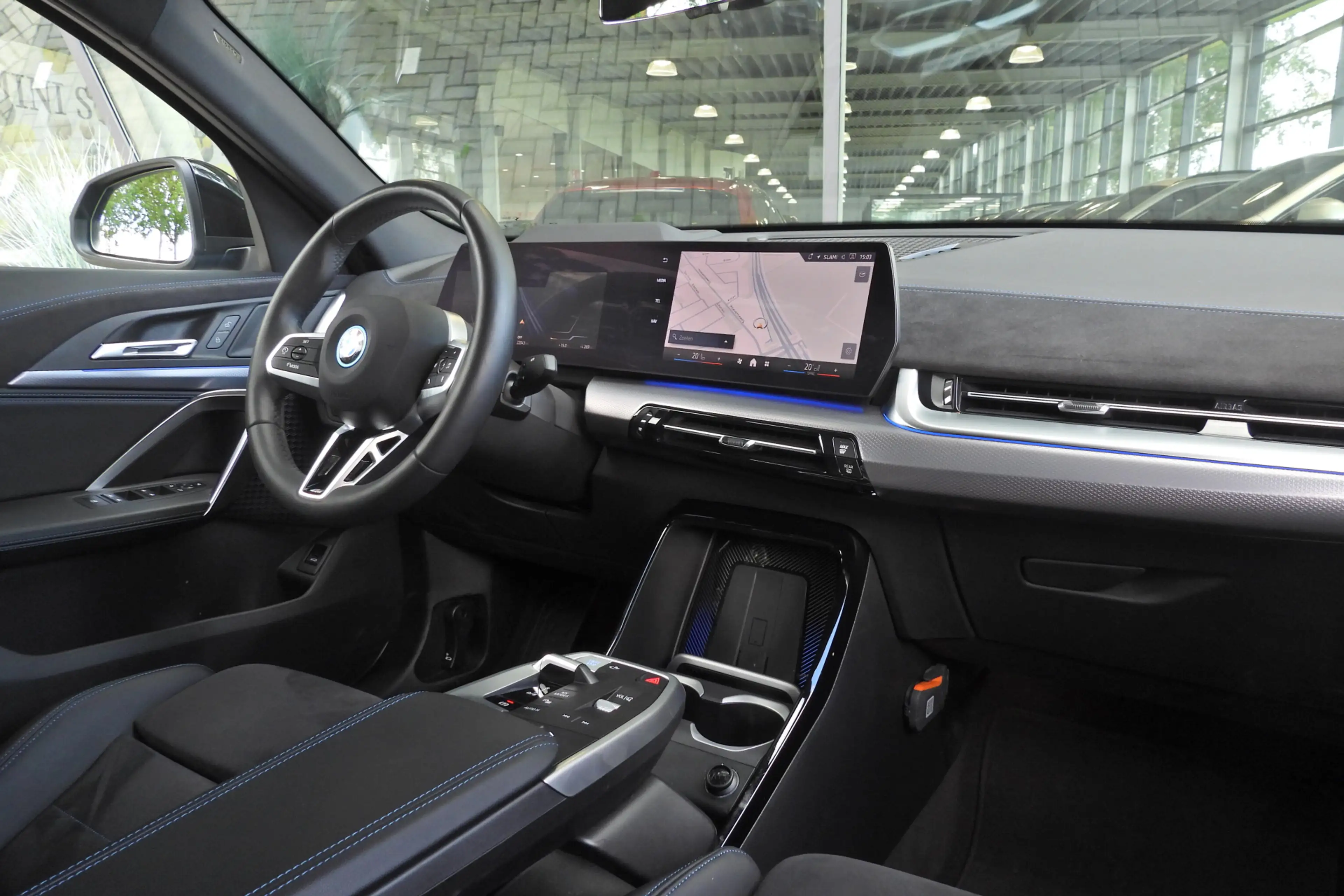 BMW iX2 xDrive30 M Sport / Comfort Access / Sportstoelen / — photo 3