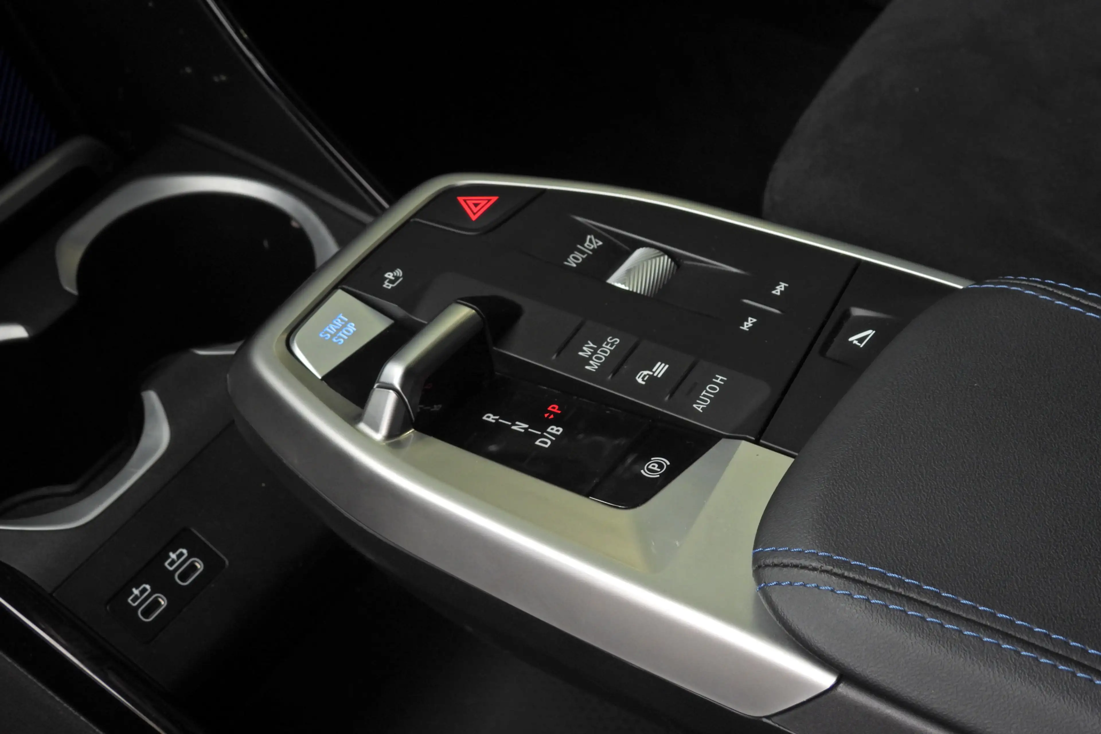 BMW iX2 xDrive30 M Sport / Comfort Access / Sportstoelen / — photo 13