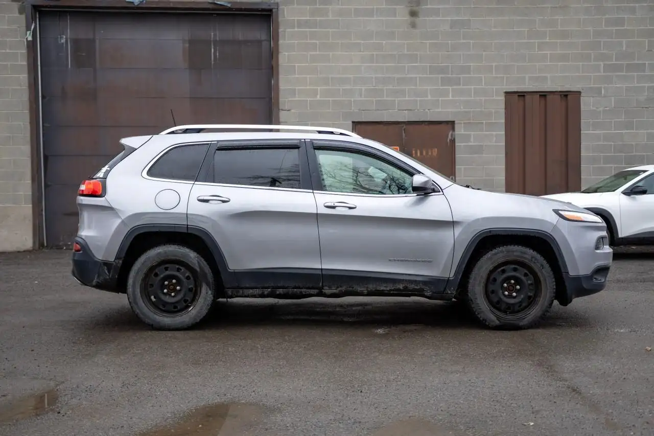 Jeep Cherokee снимка Jeep Cherokee
