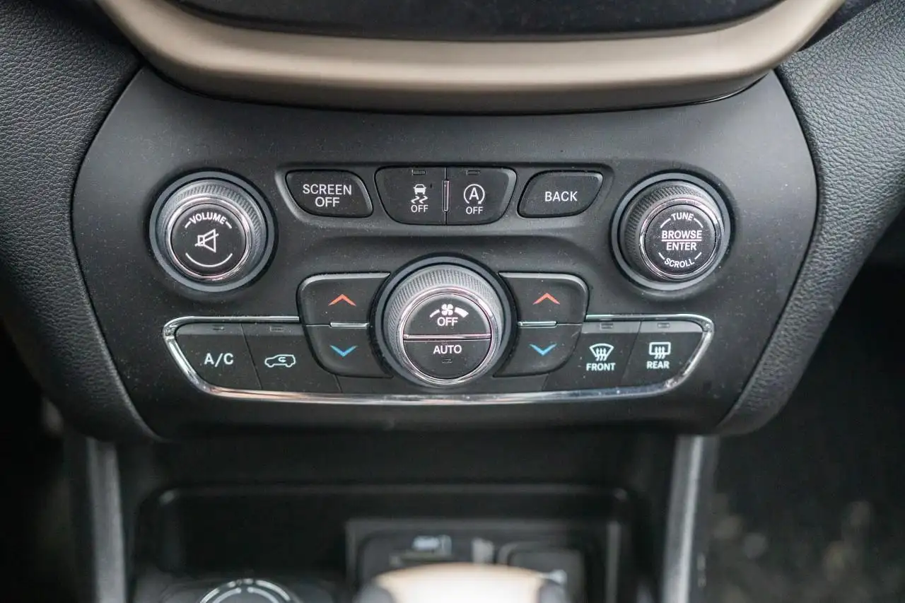 Jeep Cherokee снимка Jeep Cherokee