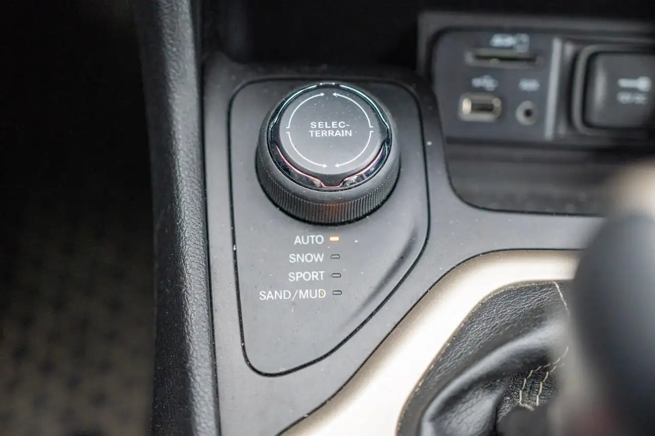 Jeep Cherokee снимка Jeep Cherokee