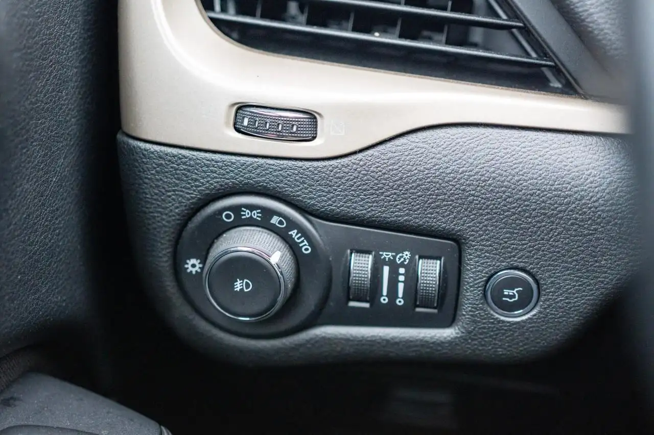 Jeep Cherokee снимка Jeep Cherokee