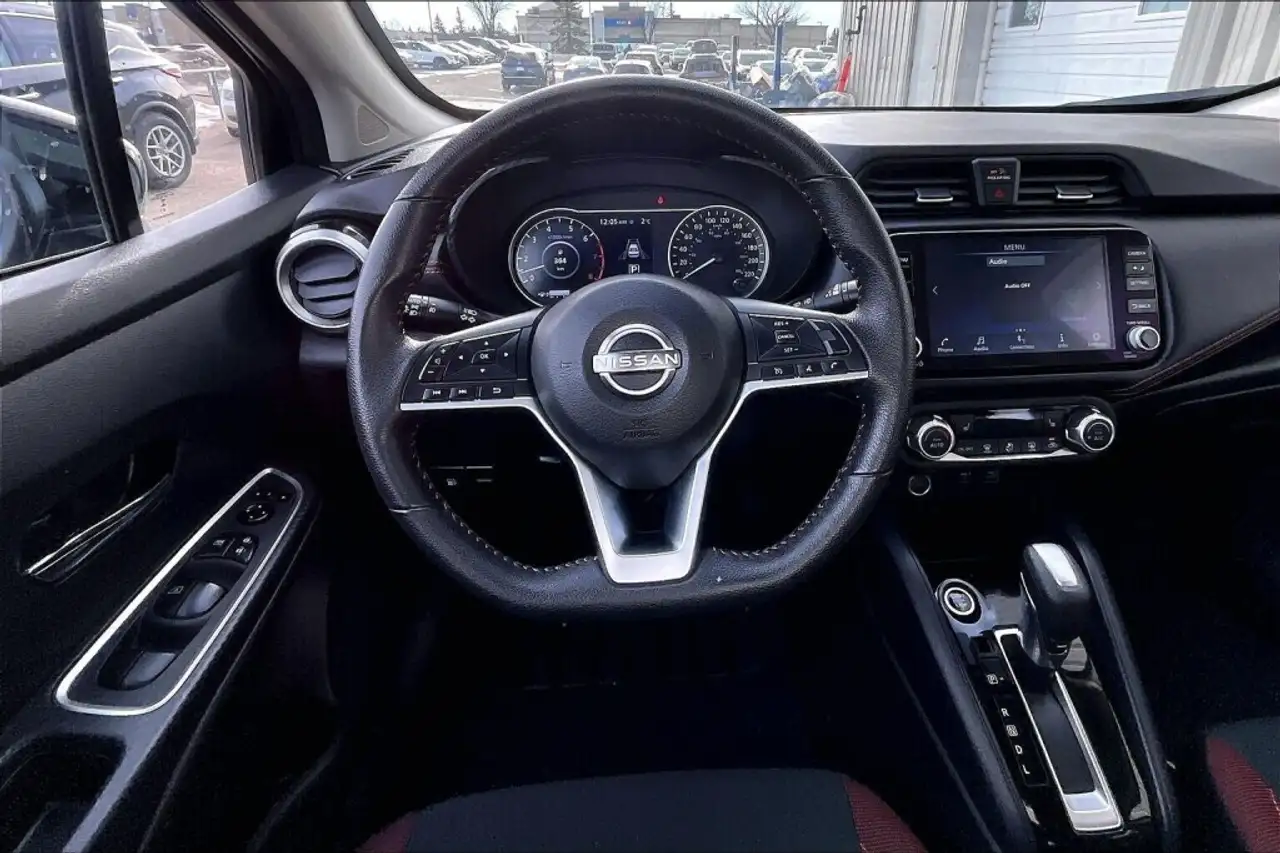 Nissan Versa снимка Nissan Versa