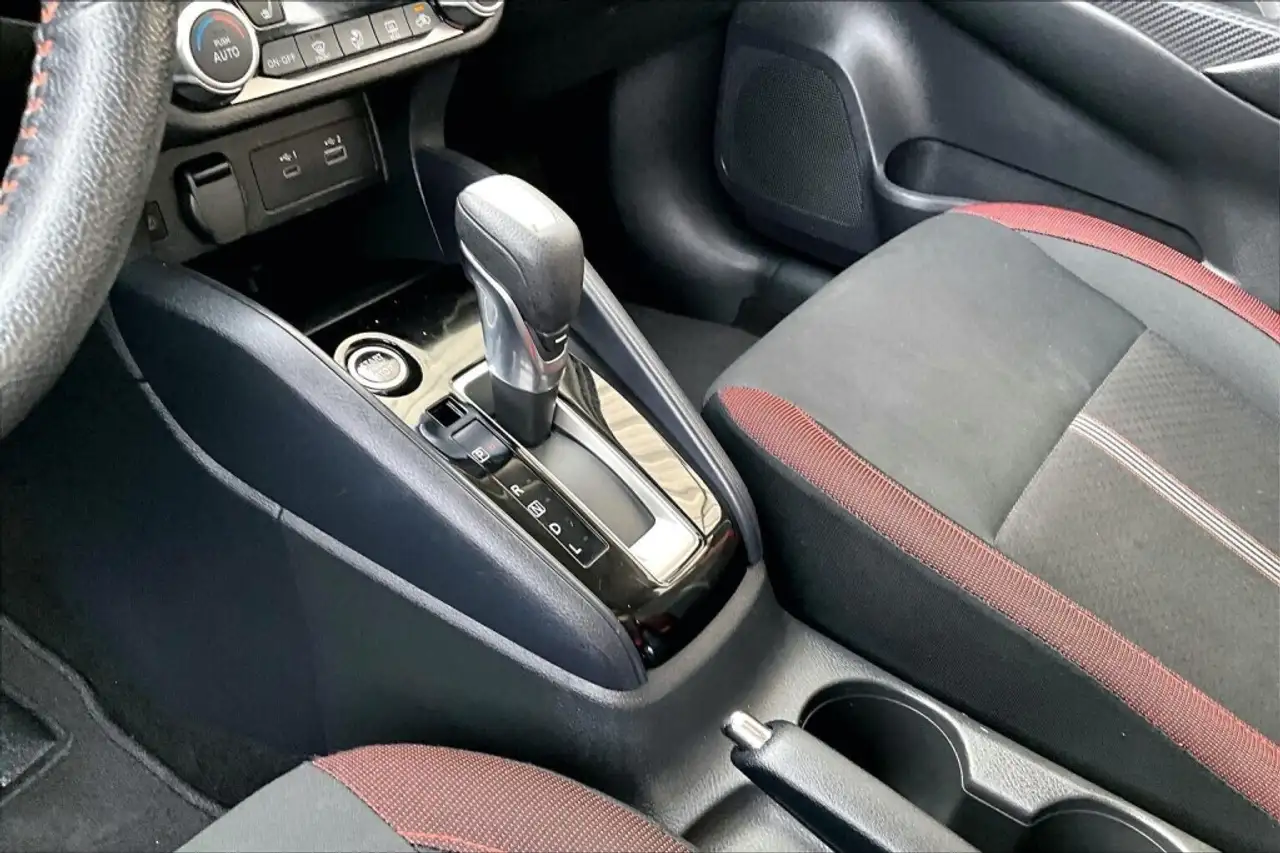 Nissan Versa снимка Nissan Versa