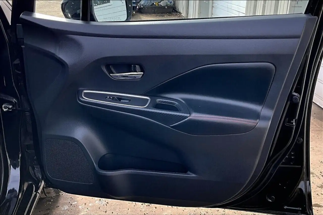 Nissan Versa снимка Nissan Versa