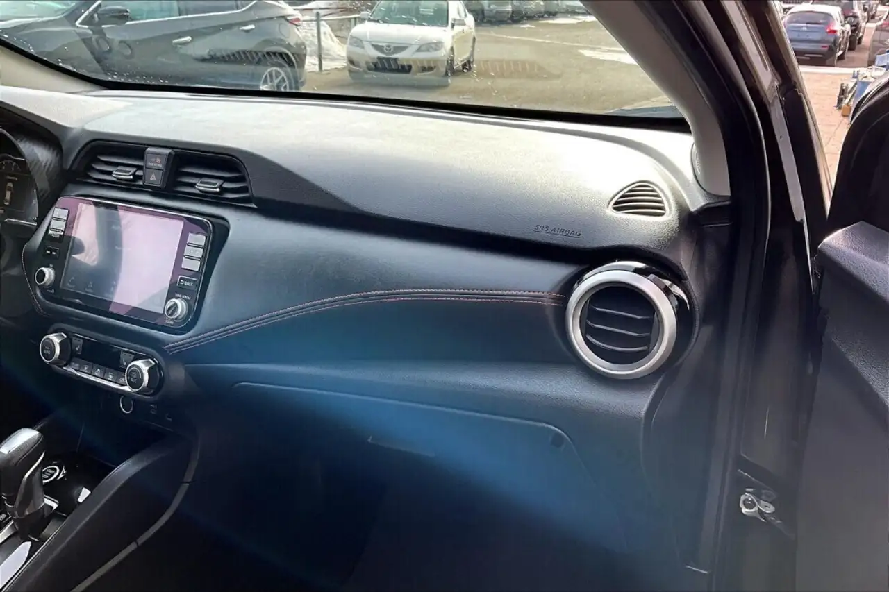 Nissan Versa снимка Nissan Versa