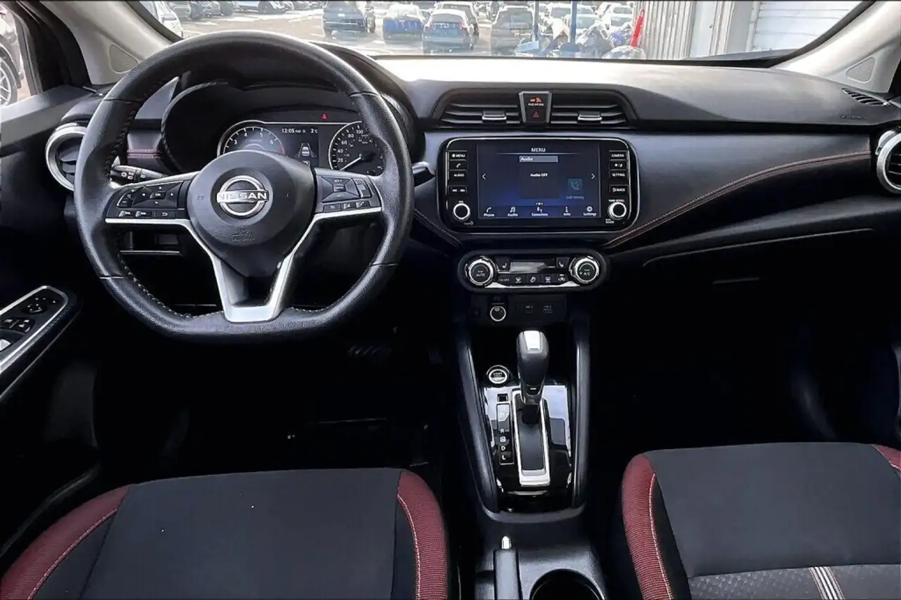 Nissan Versa снимка Nissan Versa