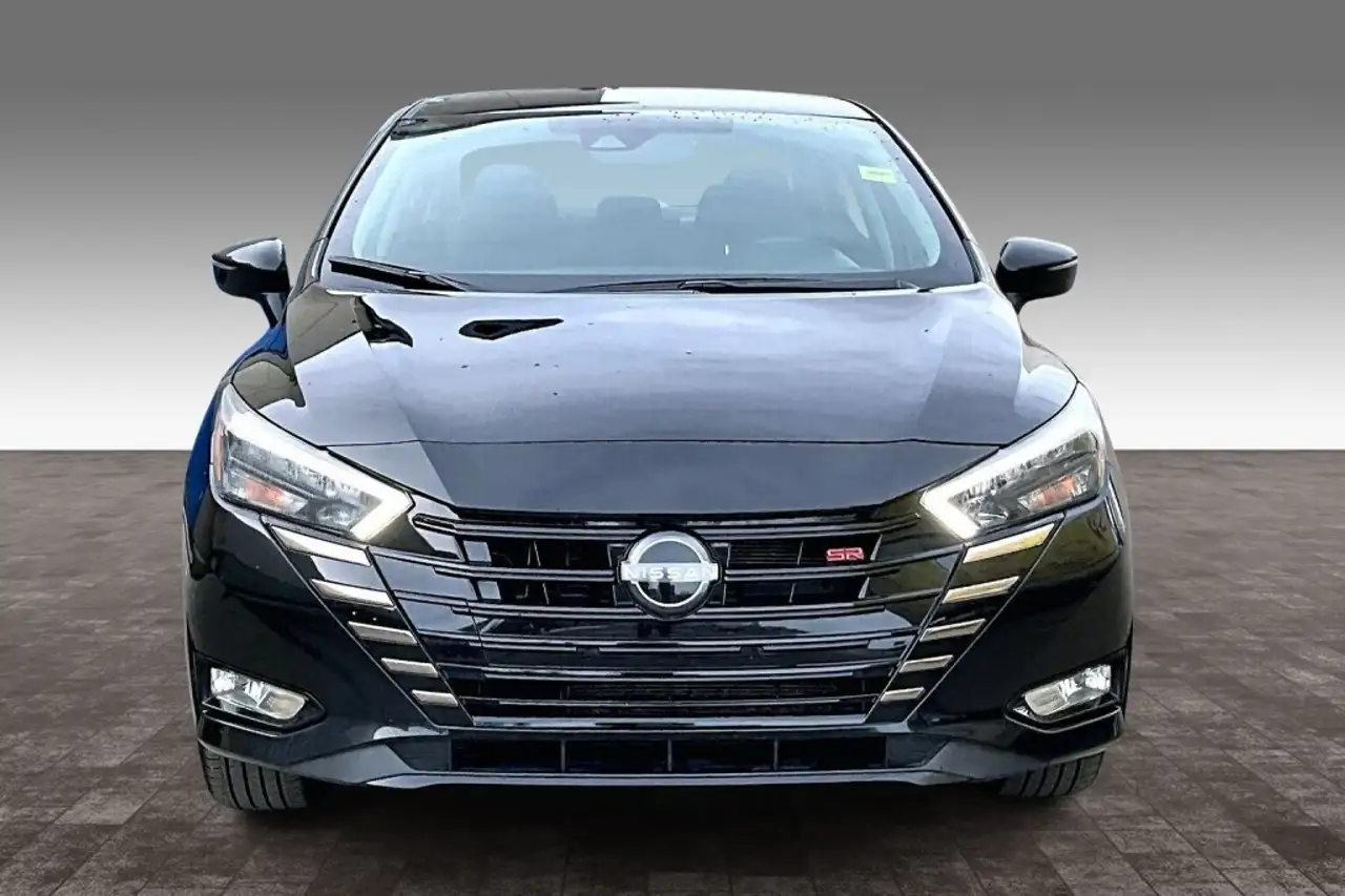 Nissan Versa снимка Nissan Versa