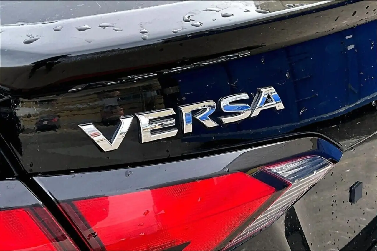 Nissan Versa снимка Nissan Versa
