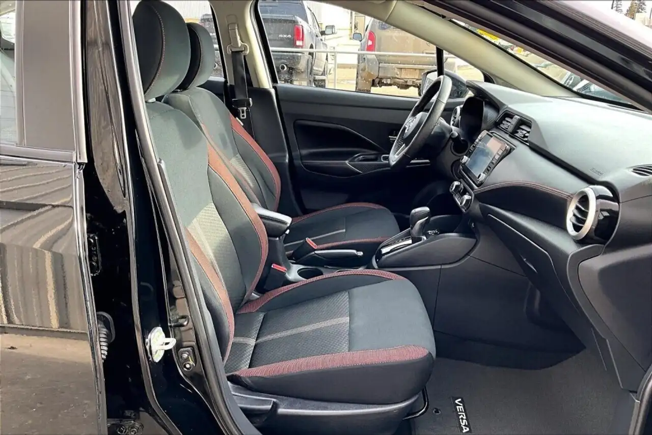 Nissan Versa снимка Nissan Versa