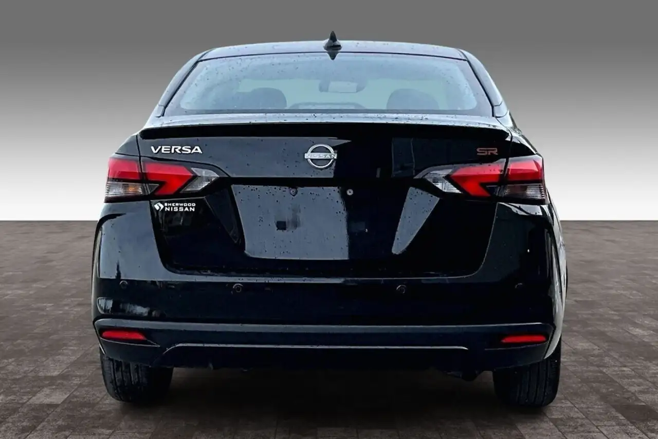 Nissan Versa снимка Nissan Versa