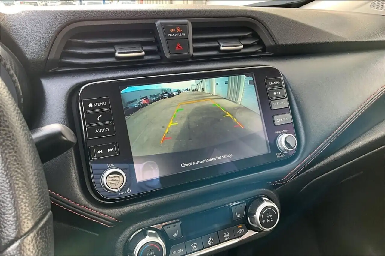 Nissan Versa снимка Nissan Versa