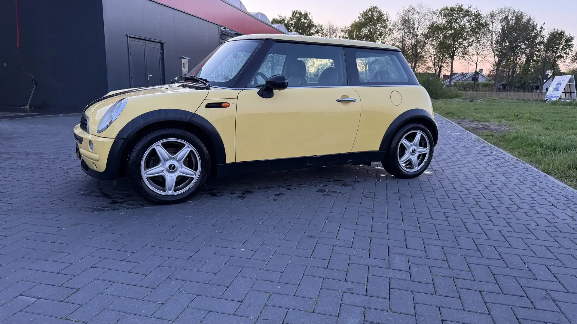 MINI Cooper 1.6 One Salt Jaune - 1