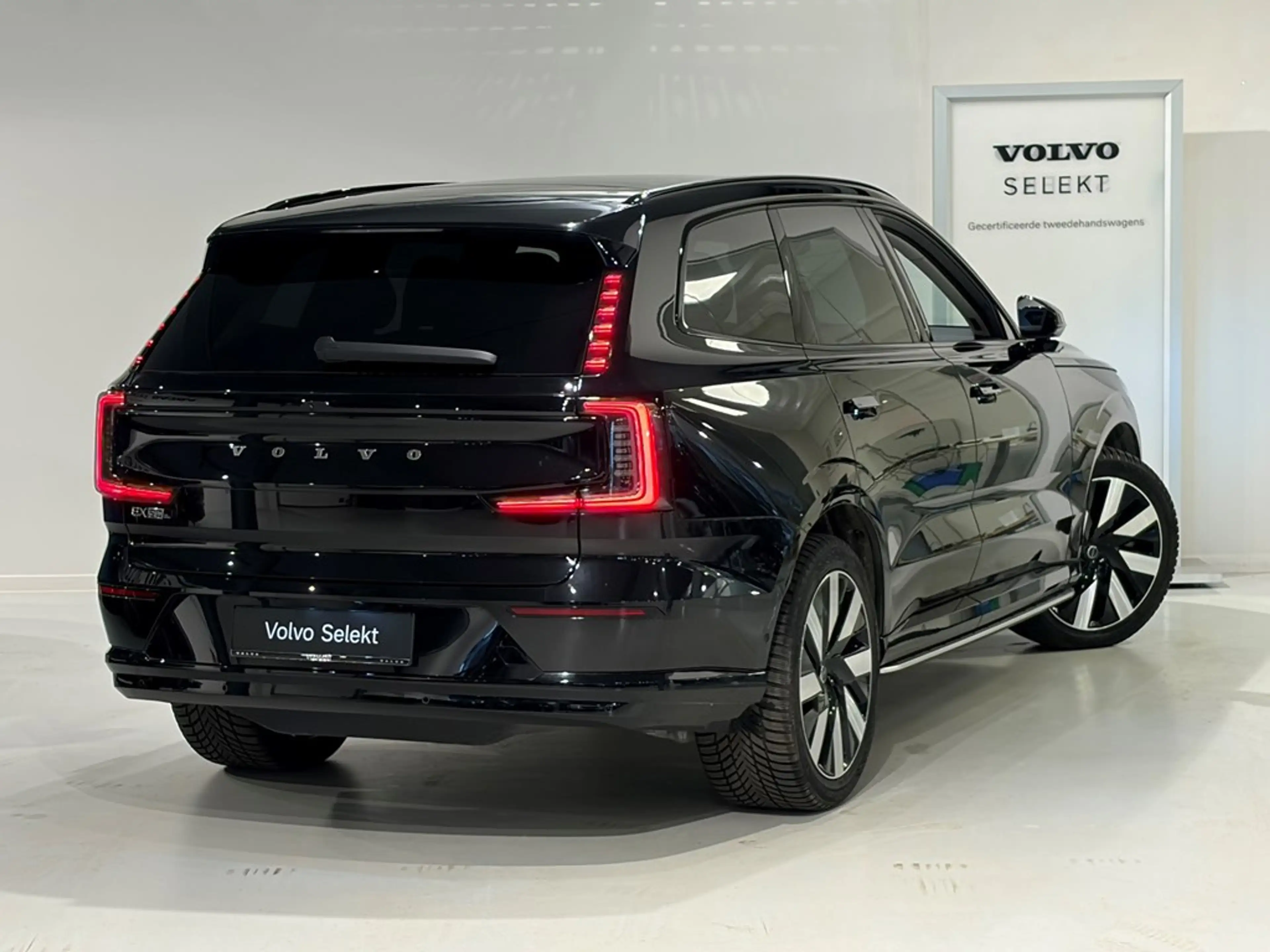 Volvo EX90 Ultra Twin Motor + LUCHTVERING/B&W — photo 2