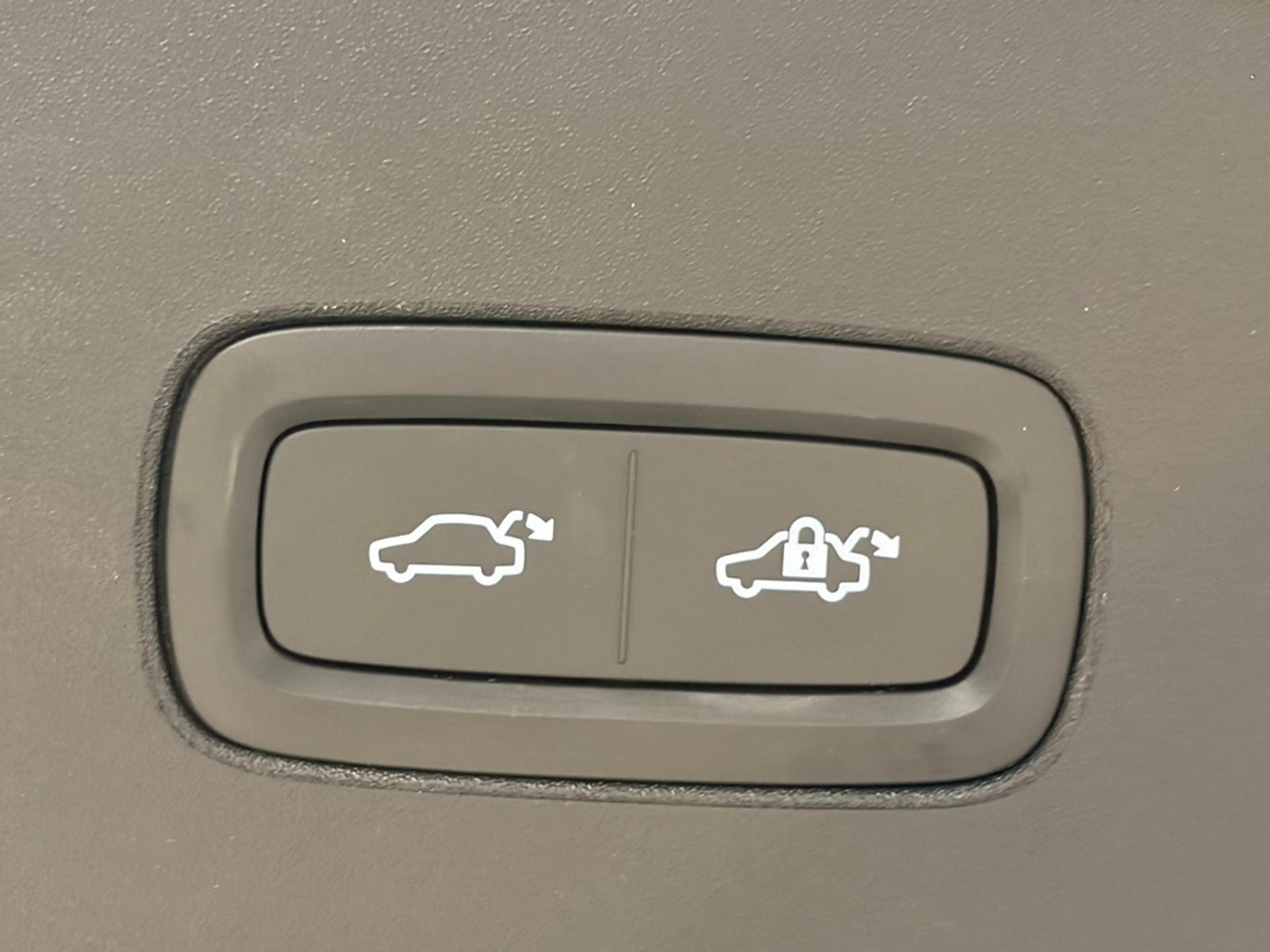 Volvo EX90 Ultra Twin Motor + LUCHTVERING/B&W — photo 13