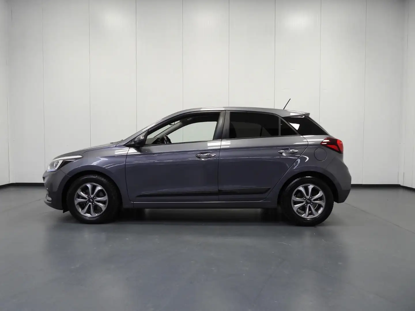 Hyundai i20 1.0 T-GDI 100PK Premium NAVI/CAMERA/CLIMA/15"LMV! Gris - 2