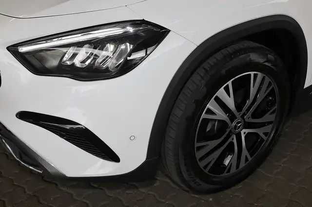 Mercedes-Benz Gla view 4