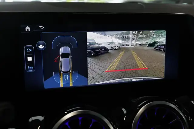 Mercedes-Benz Gla view 11
