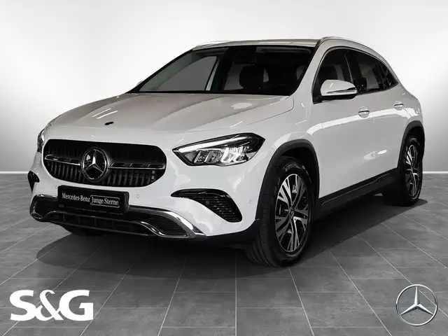 Mercedes-Benz Gla view 13