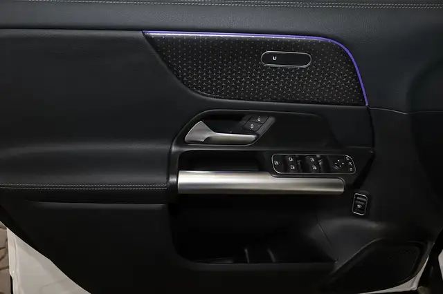 Mercedes-Benz Gla view 12