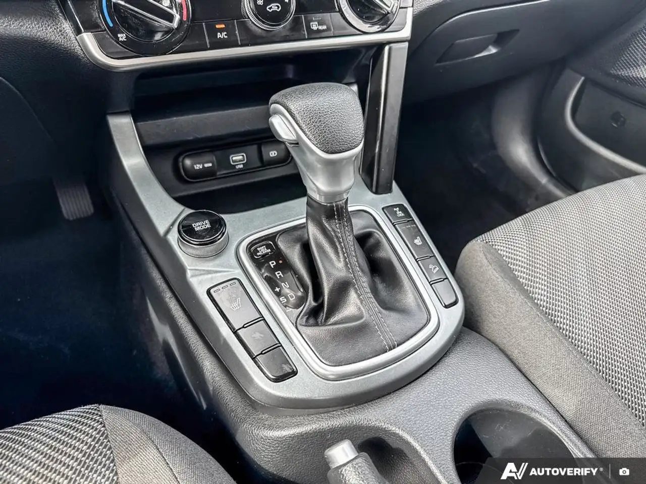 Kia Seltos снимка Kia Seltos
