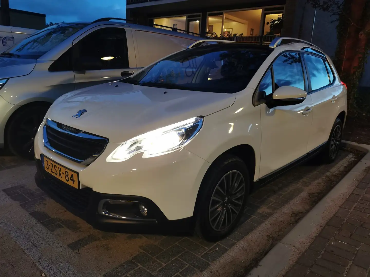 Peugeot 2008 2008 1.2 PureTech Active Wit - 1