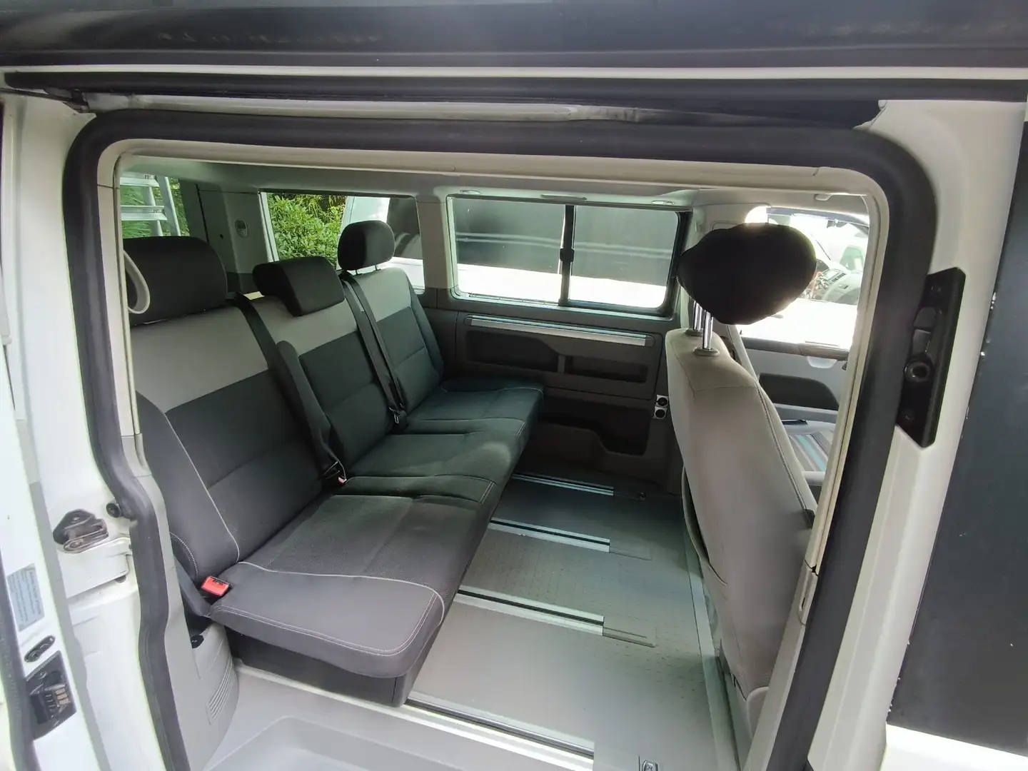 Volkswagen T5 California Beach Weiß - 2