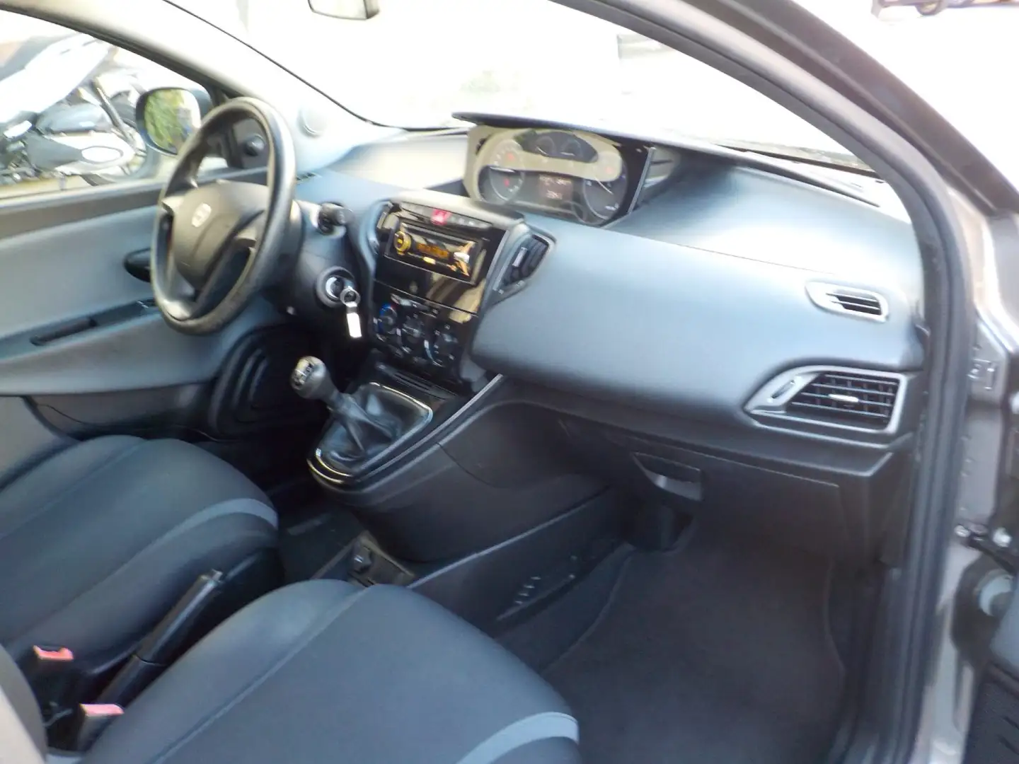 Lancia Ypsilon 1.3 MJT 95CV S&S Silver Grigio - 1