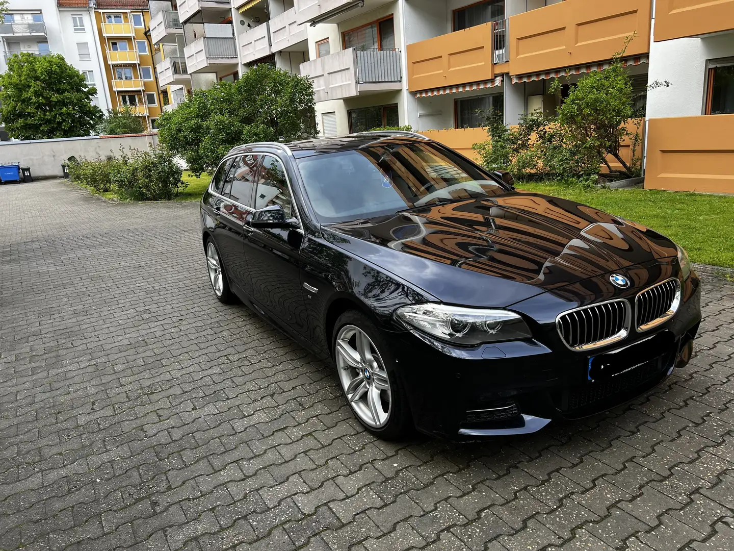 BMW 530 530d xDrive*M-Paket*PANO*AHK*STDH*HUD*SHZ*360°* Schwarz - 2