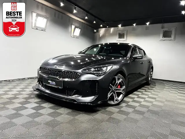 Kia Stinger main image