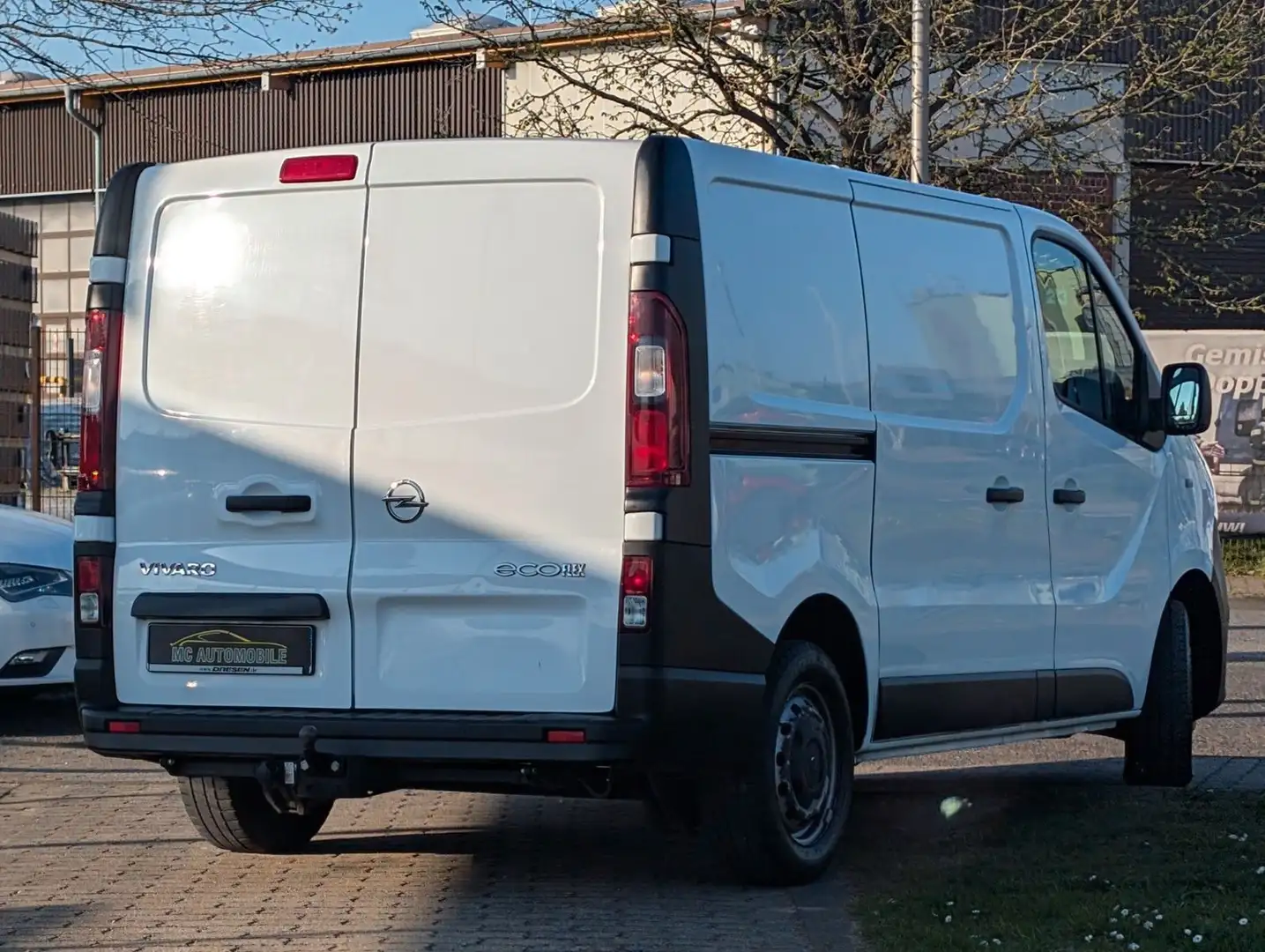 Opel Vivaro B Kasten/Kombi Kasten L1H1  2,7t*AHK*USB Weiß - 2
