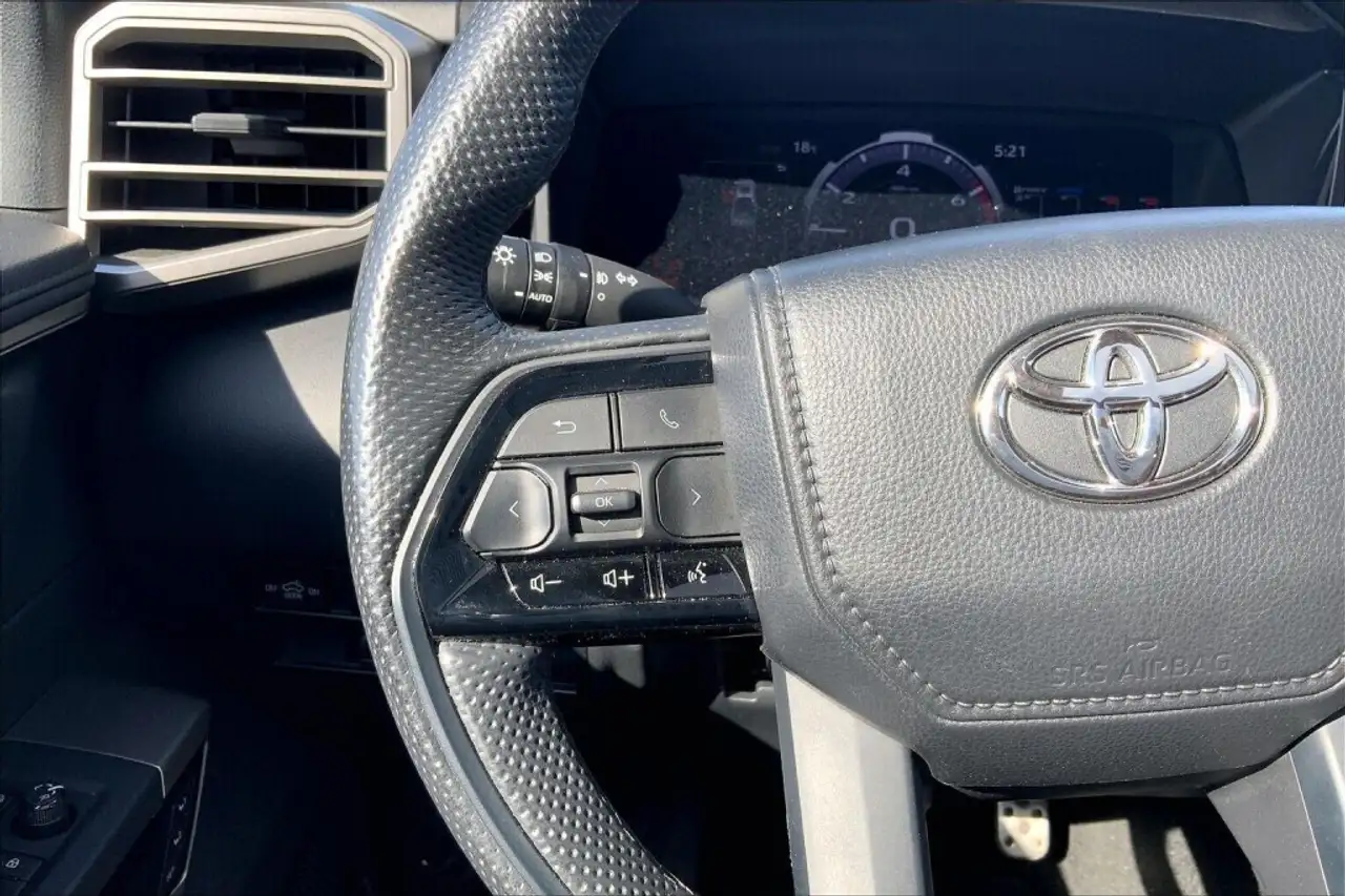 Toyota Tundra снимка Toyota Tundra