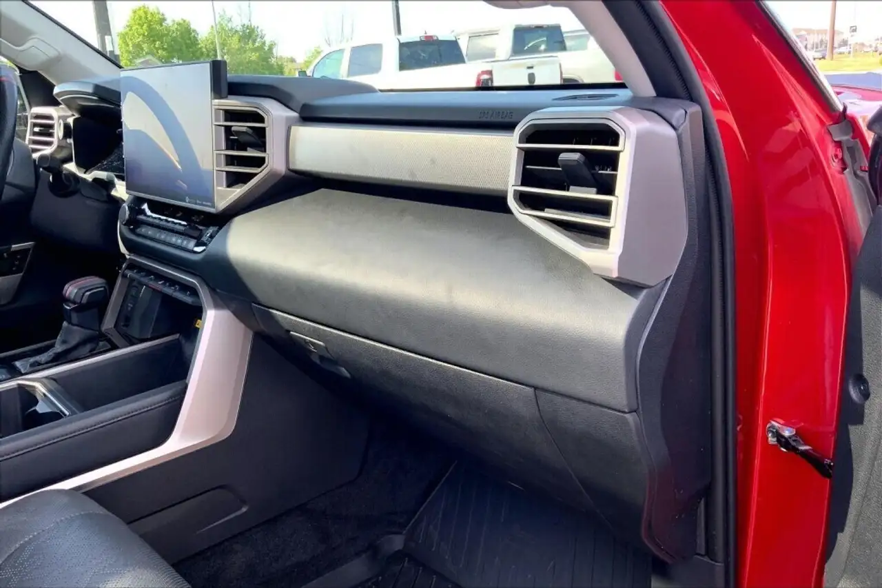 Toyota Tundra снимка Toyota Tundra