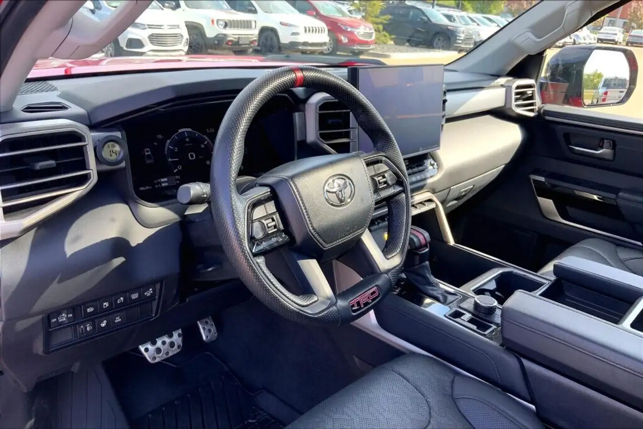 Toyota Tundra снимка Toyota Tundra