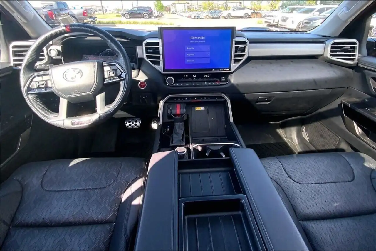 Toyota Tundra снимка Toyota Tundra