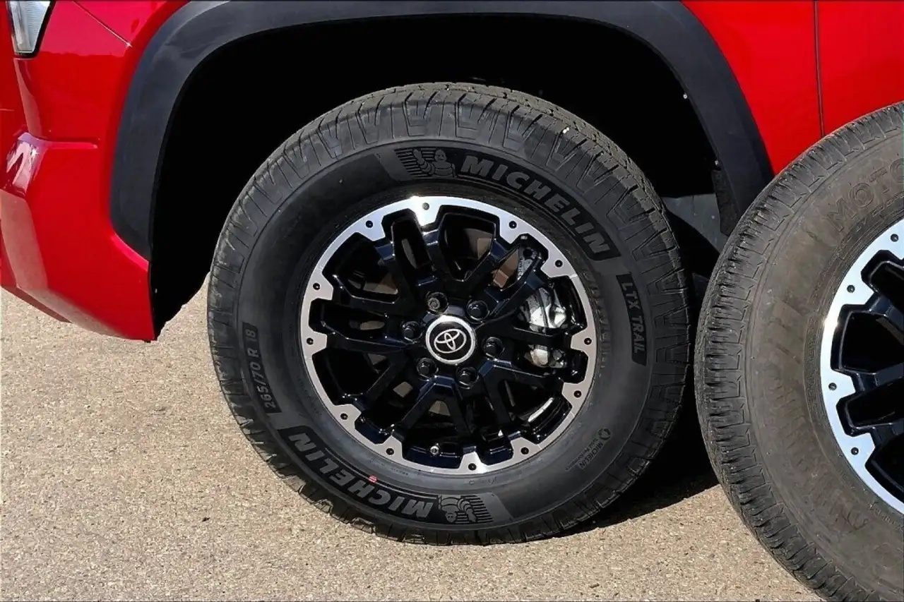 Toyota Tundra снимка Toyota Tundra